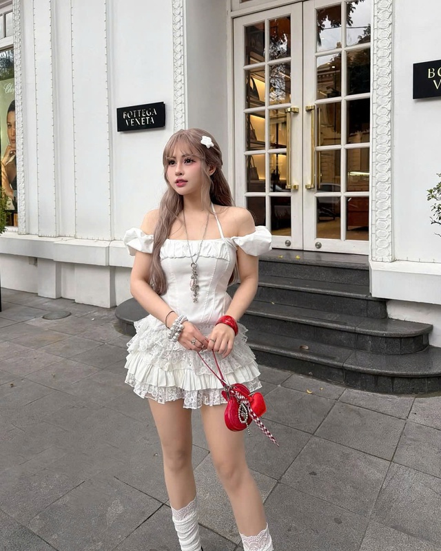 Túi trái tim, phụ kiện nhỏ mang sức hút lớn- Ảnh 1. Túi trái tim, phụ kiện nhỏ mang sức hút lớn- Ảnh 1.