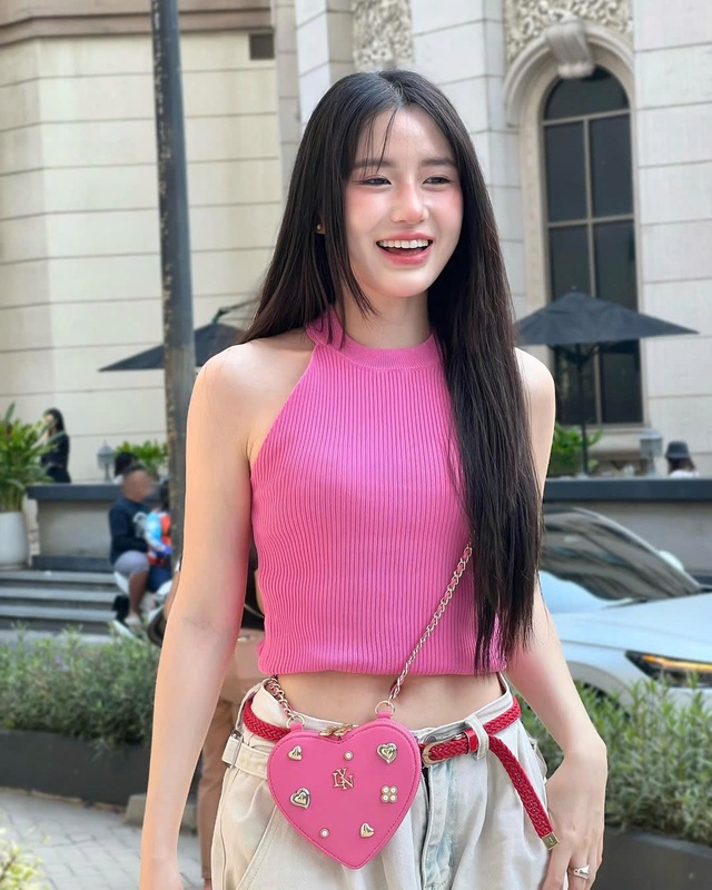 Túi trái tim, phụ kiện nhỏ mang sức hút lớn- Ảnh 2. Túi trái tim, phụ kiện nhỏ mang sức hút lớn- Ảnh 2.