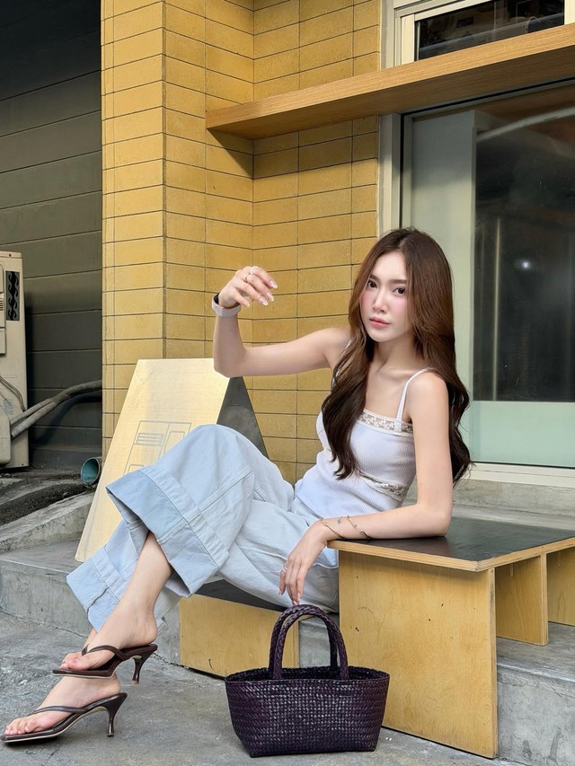 Áo phối ren mang đến vẻ đẹp nửa kín nửa hở- Ảnh 3.