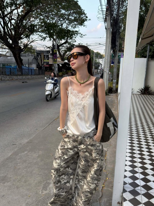 Áo phối ren mang đến vẻ đẹp nửa kín nửa hở- Ảnh 4.