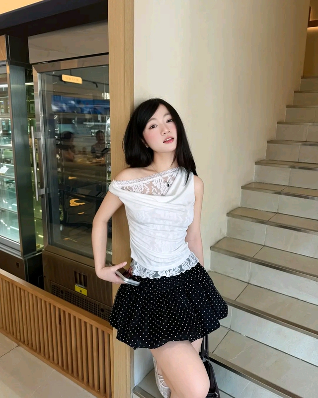 Áo phối ren mang đến vẻ đẹp nửa kín nửa hở- Ảnh 5.