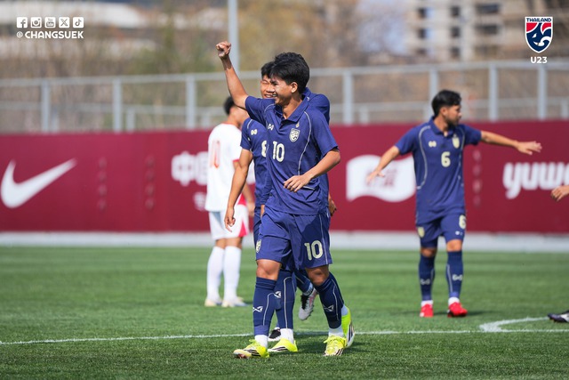 Thủ môn Cao Văn Bình rực sáng, U.23 Việt Nam vẫn thua U.23 Thái Lan vì thủng lưới giây 22- Ảnh 2. Thủ môn Cao Văn Bình rực sáng, U.23 Việt Nam vẫn thua U.23 Thái Lan vì thủng lưới giây 22- Ảnh 2.