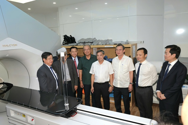 Bệnh viện Ung bướu Cần Thơ đưa v&agrave;o vận h&agrave;nh hệ thống xạ trị gia tốc  - Ảnh 2.