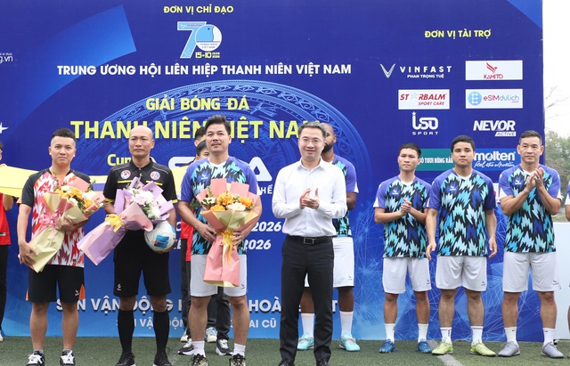 Khai mạc giải bóng đá của thanh ni&ecirc;n với hơn 500 đội tham gia  - Ảnh 1.