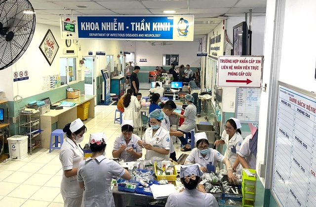 B&aacute;c sĩcảnh b&aacute;o dấu hiệu dễ bị bỏ s&oacute;t bệnh tay ch&acirc;n miệng ở trẻ - Ảnh 3.