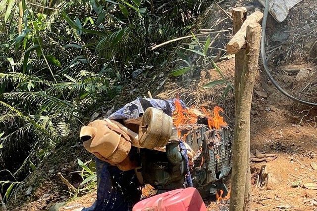 Đà Nẵng: Phát hiện 'công xưởng' khai thác vàng trái phép giữa rừng sâu Khe Ma- Ảnh 2. Đà Nẵng: Phát hiện 'công xưởng' khai thác vàng trái phép giữa rừng sâu Khe Ma- Ảnh 2.