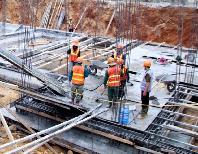 Đà Nẵng: Huy động lực lượng vũ trang xây dựng 6 trường nội trú vùng biên - Ảnh 2.