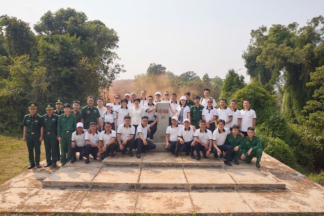 'Hành trình Từ Trái Tim' mang niềm vui đến chiến sĩ vùng biên giới - Ảnh 6.