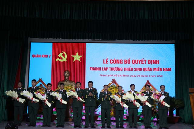 Bộ Quốc ph&ograve;ng trao Qu&acirc;n kỳ Quyết thắng cho Trường Thiếu sinh qu&acirc;n miền Nam - Ảnh 2.