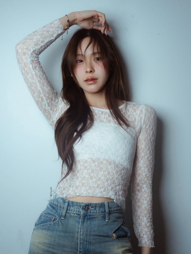 Sức hút nhẹ nhàng từ trang phục vải ren- Ảnh 3. Sức hút nhẹ nhàng từ trang phục vải ren- Ảnh 3.