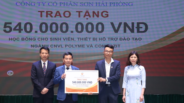 Ng&agrave;nh vật liệu 'kh&aacute;t' nh&acirc;n lực: Cơ hội bứt ph&aacute; từ 'v&ugrave;ng đ&aacute;y' - Ảnh 1.