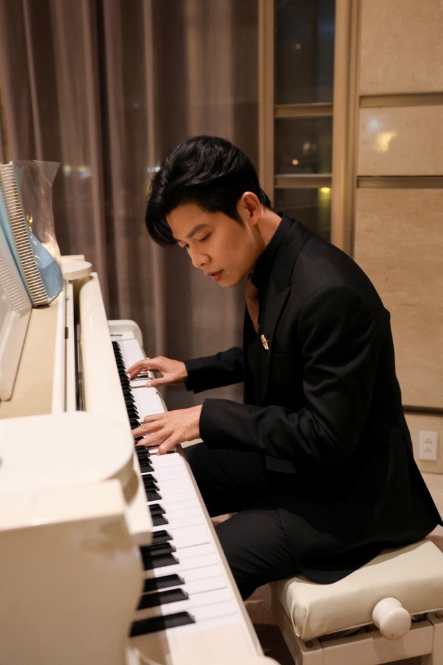 Nhạc sĩ Nguyễn Văn Chung nhắc về biến cố, nói lý do đi học ở tuổi 43- Ảnh 2. Nhạc sĩ Nguyễn Văn Chung nhắc về biến cố, nói lý do đi học ở tuổi 43- Ảnh 2.