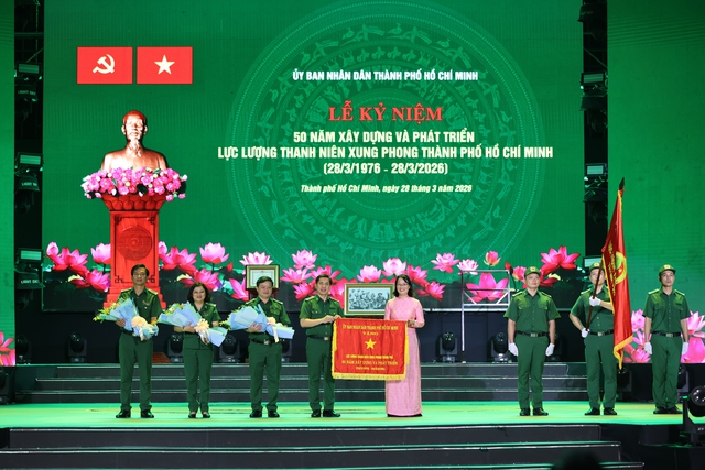 Thanh ni&ecirc;n xung phong TP.HCM đ&oacute;n nhận Hu&acirc;n chương Lao động hạng nhất- Ảnh 2.