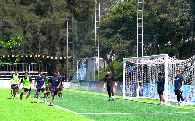 HLV trưởng đội ĐH Quốc gia Singapore: NUS đến với giải TNSV để vô địch!- Ảnh 2. HLV trưởng đội ĐH Quốc gia Singapore: NUS đến với giải TNSV để vô địch!- Ảnh 2.