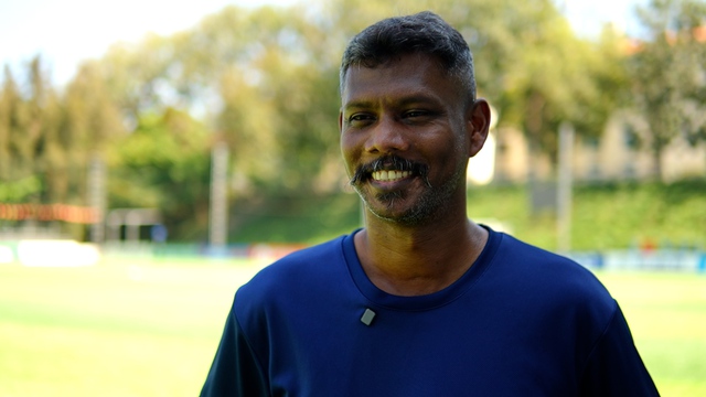 HLV trưởng đội ĐH Quốc gia Singapore: NUS đến với giải TNSV để vô địch!- Ảnh 1. HLV trưởng đội ĐH Quốc gia Singapore: NUS đến với giải TNSV để vô địch!- Ảnh 1.