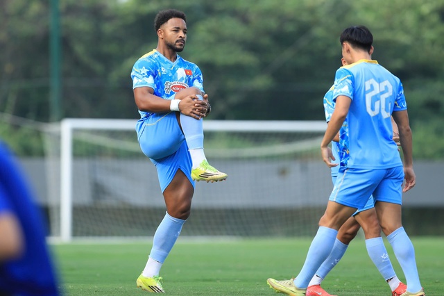 Xuân Son nói thẳng về cân nặng bản thân ‘mỡ khác cơ bắp’, quyết giúp đội tuyển Việt Nam hạ Malaysia - Ảnh 2. Xuân Son nói thẳng về cân nặng bản thân ‘mỡ khác cơ bắp’, quyết giúp đội tuyển Việt Nam hạ Malaysia - Ảnh 2.