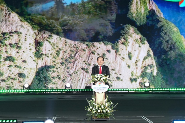 'Biển người' dự lễ khai mạc Năm Du lịch Quốc gia 2026 tại Quy Nhơn- Ảnh 3. 'Biển người' dự lễ khai mạc Năm Du lịch Quốc gia 2026 tại Quy Nhơn- Ảnh 3.