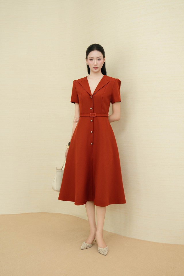 Trang phục đính khuy tinh tế, điểm nhấn nhỏ làm nên sức hút lớn- Ảnh 1.