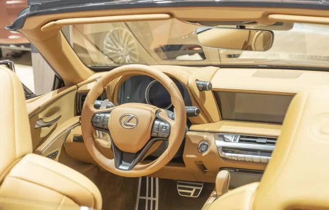 Kỷ nguyên đầu đĩa CD kết thúc trong xe hơi - Ảnh 1.