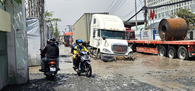 Sửa chữa đường Bến Ngh&eacute; xuống cấp, điều chỉnh ph&acirc;n luồng giao th&ocirc;ng qua đường Bến Ngh&eacute; - Ảnh 1.