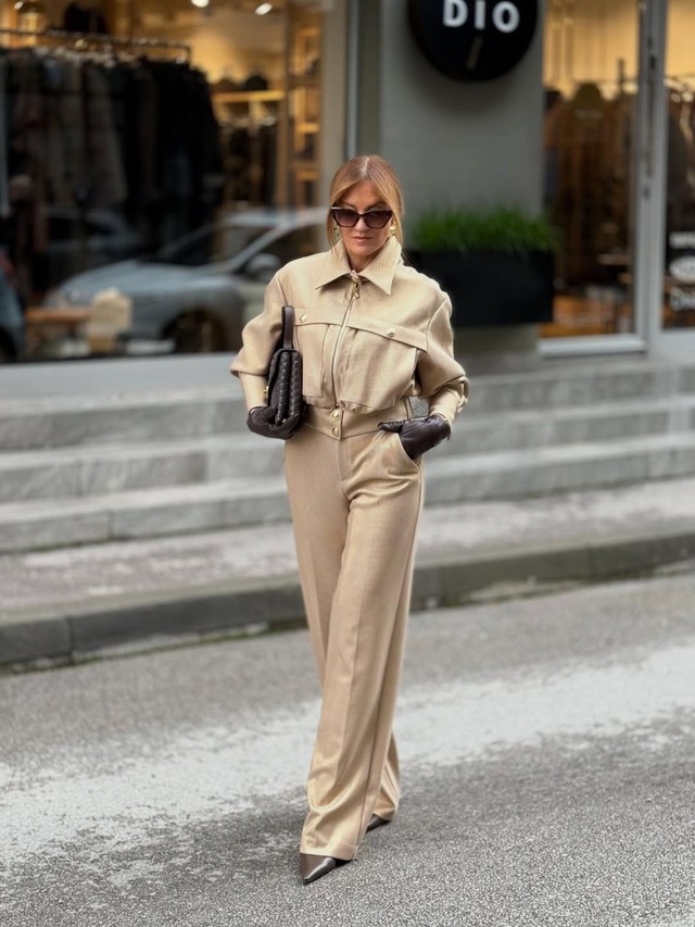 Mùa hè 2026 thanh lịch bắt đầu từ chiếc quần màu be- Ảnh 4. Mùa hè 2026 thanh lịch bắt đầu từ chiếc quần màu be- Ảnh 4.