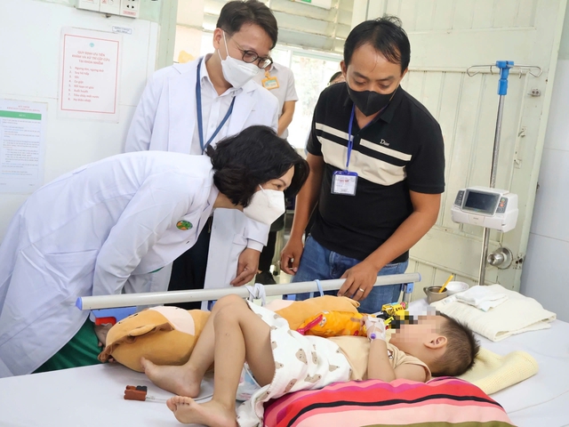 Khẩn cấp chặn dịch tay ch&acirc;n miệng  - Ảnh 1.