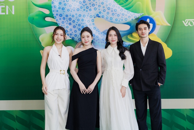 Á hậu đạt IELTS 8.0 cùng dàn sao Việt lan tỏa cuộc thi 'Tổ quốc bình yên' - Ảnh 1.