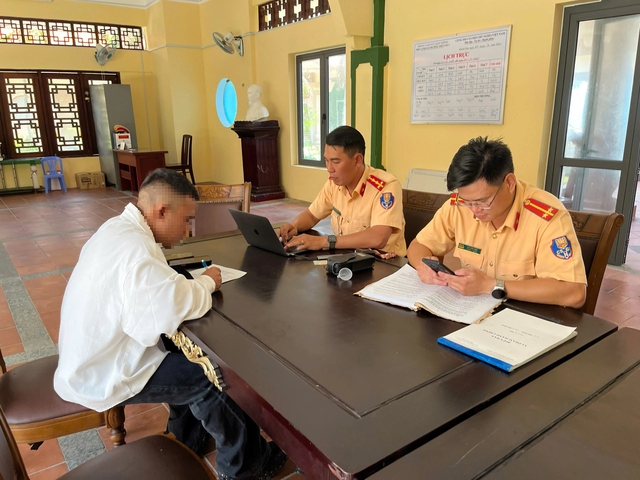 TikToker phóng mô tô nước trên bãi tắm Nha Trang bị xử phạt 5 triệu đồng- Ảnh 2. TikToker phóng mô tô nước trên bãi tắm Nha Trang bị xử phạt 5 triệu đồng- Ảnh 2.