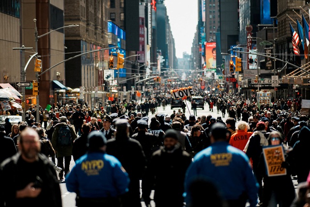 8 triệu người biểu tình khắp nước Mỹ để phản đối Tổng thống Trump? - Ảnh 1.