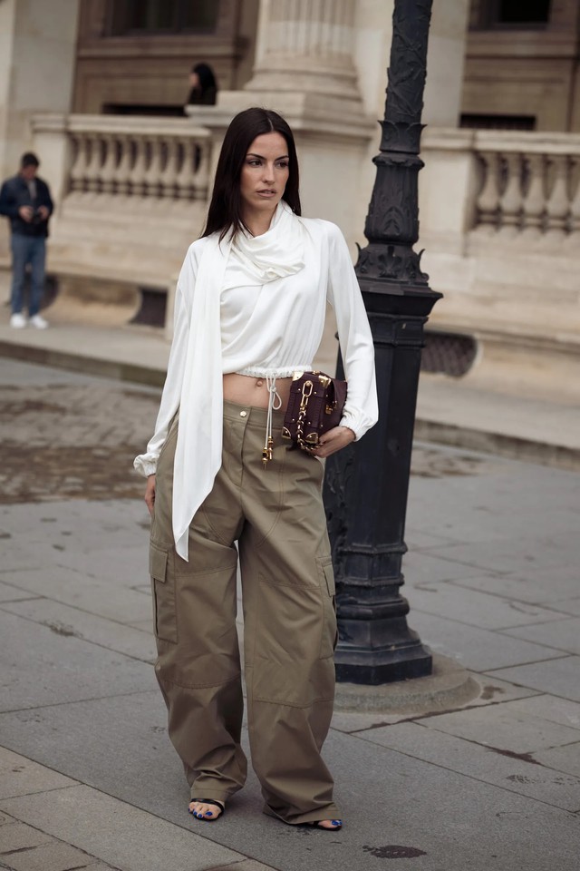 Mùa hè 2026 thanh lịch bắt đầu từ chiếc quần màu be- Ảnh 5. Mùa hè 2026 thanh lịch bắt đầu từ chiếc quần màu be- Ảnh 5.