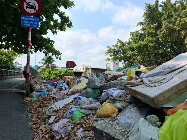 Những b&atilde;i r&aacute;c b&ecirc;n đường g&acirc;y &ocirc; nhiễm- Ảnh 1.