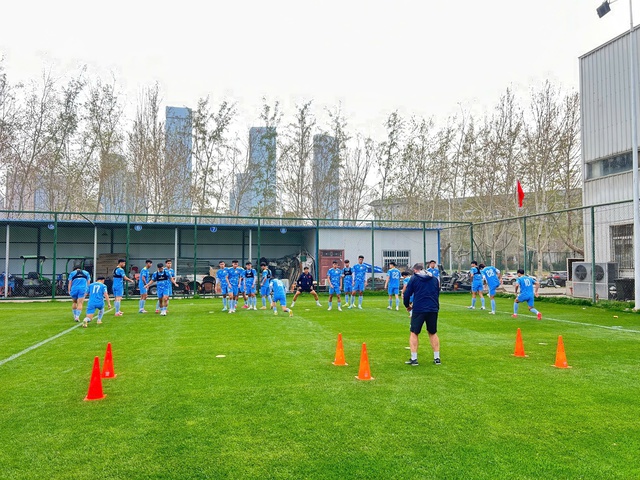 ‘Tòa tháp’ 1,96 m bị chấn thương do bước hụt chân, để ngỏ trận U.23 Việt Nam đấu U.23 Trung Quốc- Ảnh 2. ‘Tòa tháp’ 1,96 m bị chấn thương do bước hụt chân, để ngỏ trận U.23 Việt Nam đấu U.23 Trung Quốc- Ảnh 2.