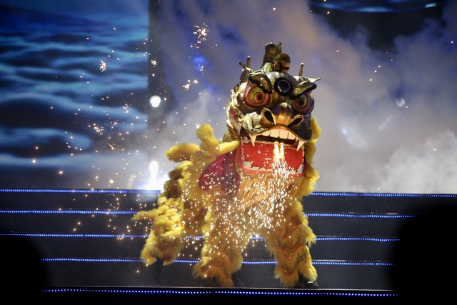 Rực rỡ 'Đêm hội Nguyên tiêu': Múa rồng 68m, 1.200 diễn viên diễu hành- Ảnh 6. Rực rỡ 'Đêm hội Nguyên tiêu': Múa rồng 68m, 1.200 diễn viên diễu hành- Ảnh 6.