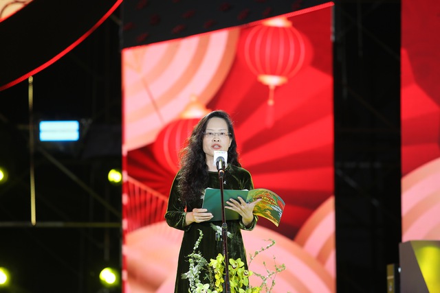 Rực rỡ 'Đêm hội Nguyên tiêu': Múa rồng 68m, 1.200 diễn viên diễu hành- Ảnh 3. Rực rỡ 'Đêm hội Nguyên tiêu': Múa rồng 68m, 1.200 diễn viên diễu hành- Ảnh 3.