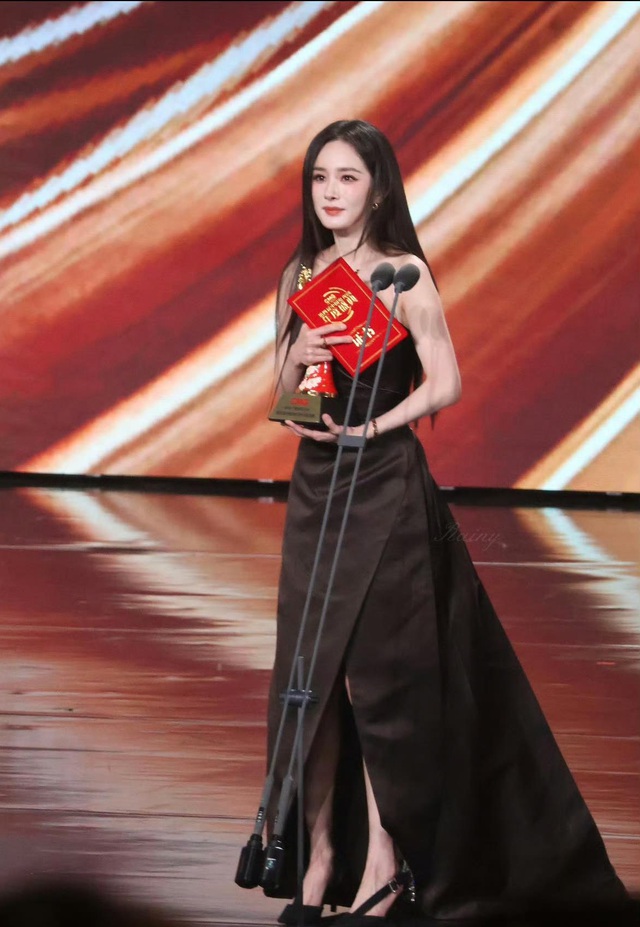 7 năm sau ly hôn, Dương Mịch ngày càng bản lĩnh và tỏa sáng rực rỡ - Ảnh 2.