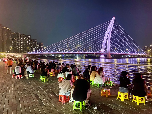 Một địa điểm ngắm &lsquo;view triệu đ&ocirc;&rsquo; mới giữa trung t&acirc;m th&agrave;nh phố thu h&uacute;t nhiều người - Ảnh 1.