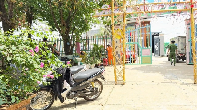 Bé trai 8 tuổi nghi bị điện giật tử vong khi chơi tại trường mầm non - Ảnh 1.