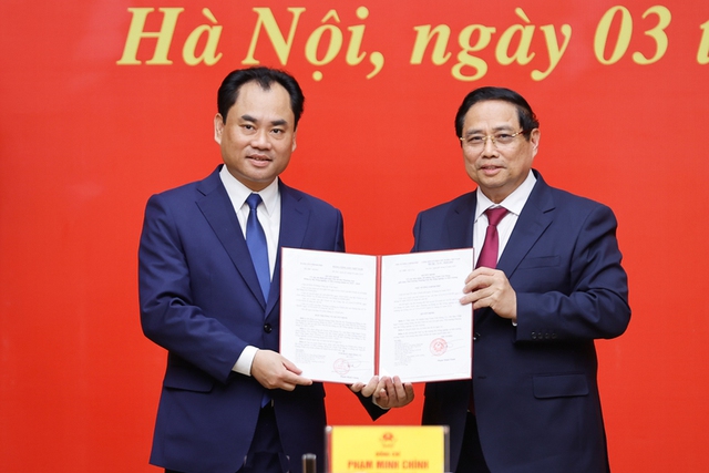 Thủ tướng trao quyết định bổ nhiệm 5 l&atilde;nh đạo bộ, Văn ph&ograve;ng Ch&iacute;nh phủ- Ảnh 5.
