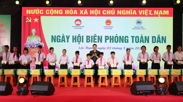 Rộn r&agrave;ng kh&ocirc;ng kh&iacute; Ng&agrave;y hội bi&ecirc;n ph&ograve;ng to&agrave;n d&acirc;n tại Đồng Nai - Ảnh 2.