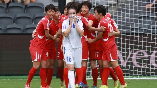 T&aacute;i xuất giải ch&acirc;u &Aacute; sau 16 năm, đội tuyển nữ Triều Ti&ecirc;n thắng đậm Uzbekistan: &Aacute;p đảo ho&agrave;n to&agrave;n- Ảnh 1.