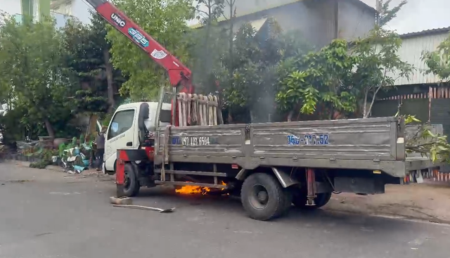 Tai nạn điện 3 pha tại Lâm Đồng khiến tài xế xe tải gắn cẩu tử vong - Ảnh 2. Tai nạn điện 3 pha tại Lâm Đồng khiến tài xế xe tải gắn cẩu tử vong - Ảnh 2.