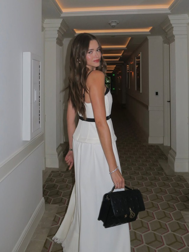 Váy hạ eo, nhân vật chính 'thầm lặng' của mùa này- Ảnh 5. Váy hạ eo, nhân vật chính 'thầm lặng' của mùa này- Ảnh 5.