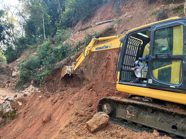 Đưa điện lưới quốc gia về &lsquo;v&ugrave;ng trắng&rsquo; Tu Th&ocirc;n- Ảnh 2.