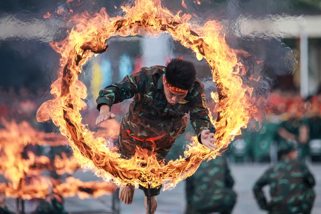 2.500 c&aacute;n bộ, chiến sĩ đồng diễn nghệ thuật ở Qu&acirc;n khu 7- Ảnh 7.