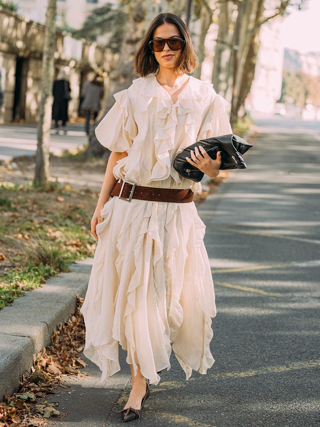 Váy hạ eo, nhân vật chính 'thầm lặng' của mùa này- Ảnh 7. Váy hạ eo, nhân vật chính 'thầm lặng' của mùa này- Ảnh 7.