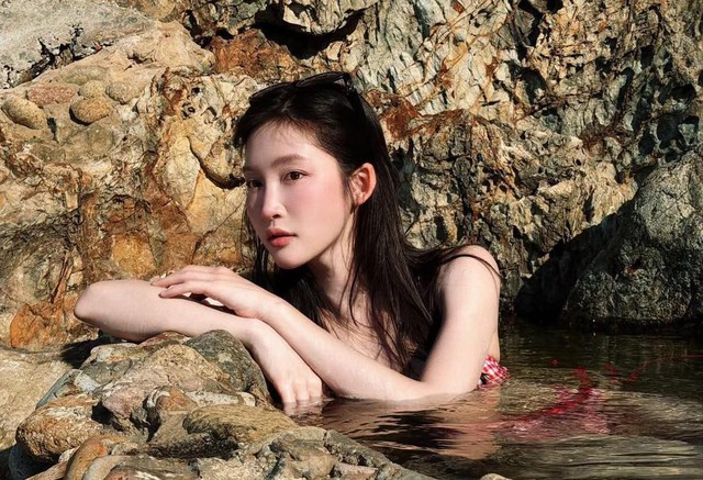 Tắm trong Giếng Tiên, Juky San bị chỉ trích dữ dội- Ảnh 1. Tắm trong Giếng Tiên, Juky San bị chỉ trích dữ dội- Ảnh 1.