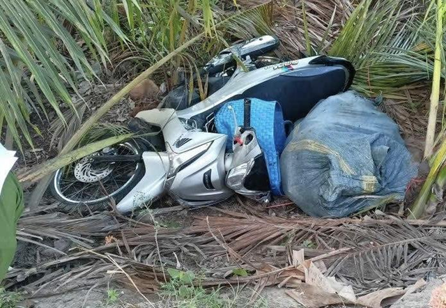 Bỏ lại xe và tang vật khi bị phát hiện trộm chó - Ảnh 1.