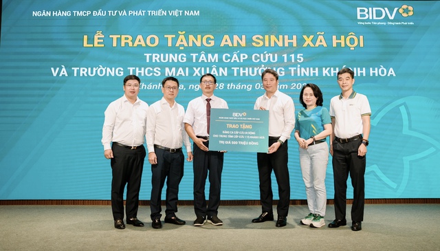 BIDV trao 1 tỉ đồng cho chương trình an sinh xã hội địa bàn tỉnh Khánh Hòa - Ảnh 1.
