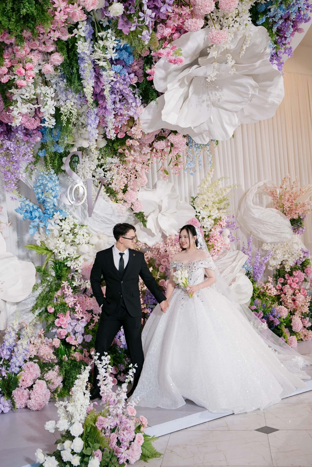 Bố dặn con rể trong đ&aacute;m cưới: 'Đừng lấy ch&acirc;n đ&aacute; b&igrave;nh rượu mơ' - Ảnh 3.