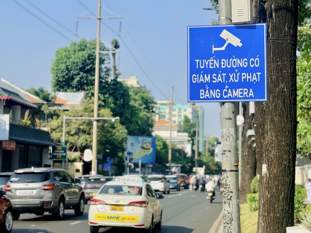 CSGT TP.HCM lắp thêm camera phạt nguội trên đường phố- Ảnh 4. CSGT TP.HCM lắp thêm camera phạt nguội trên đường phố- Ảnh 4.